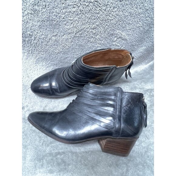 Clarks Women’s 5.5 Spye Celeste Black Leather w/fringe & Back Zip Ankle Boots - Picture 6 of 8